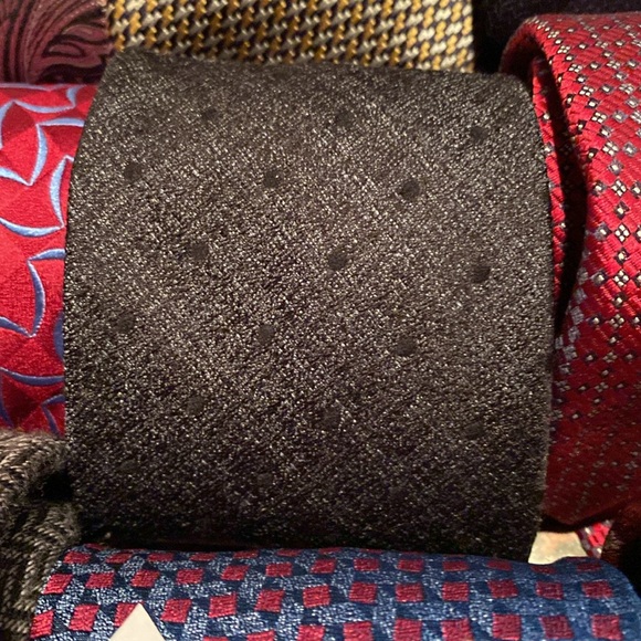 Tom Ford silk tie charcoall w/ black dots - Picture 6 of 6